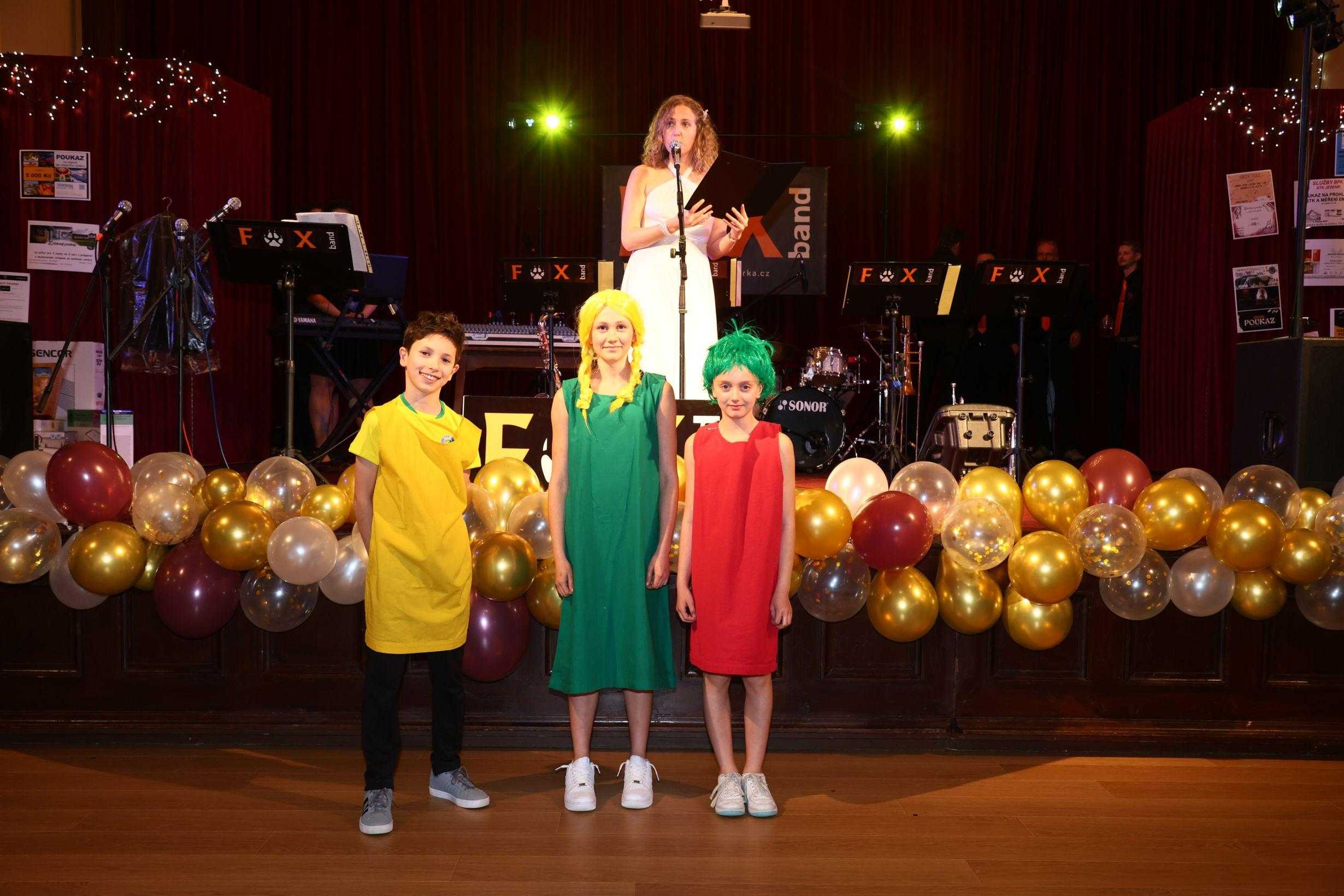 První ohlédnutí za naším jubilejním plesem je tady!