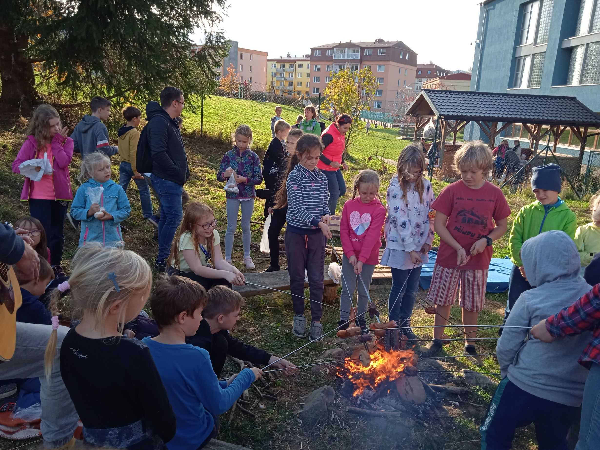 Opékání buřtů se školní družinou