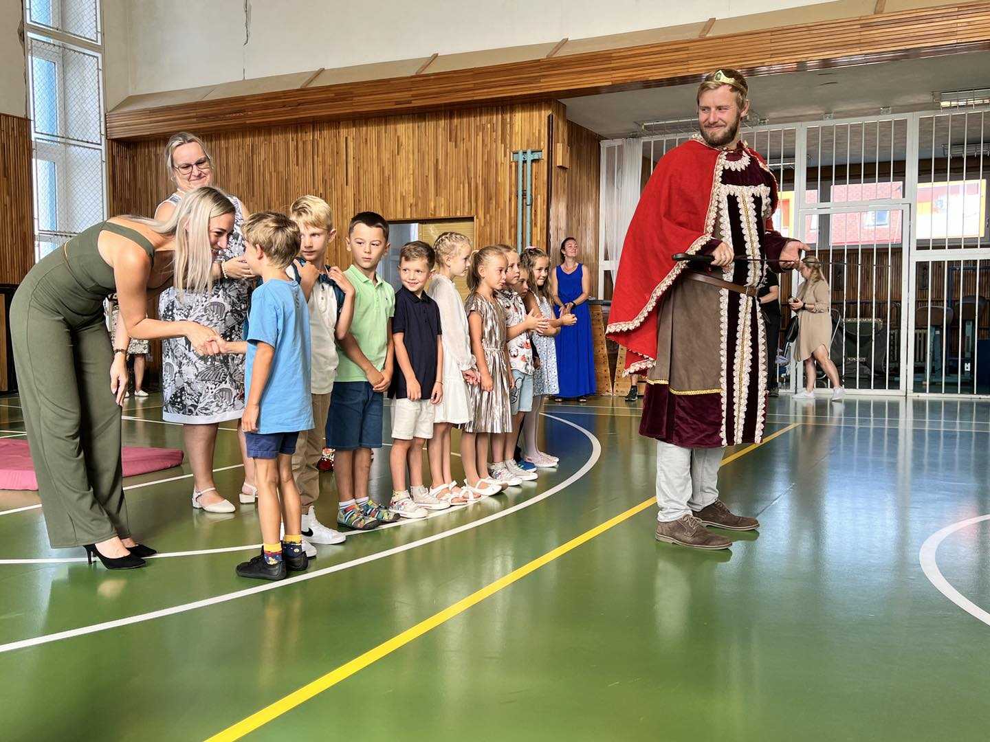 Slavnostní přivítání prvních ročníků a přípravné třídy.