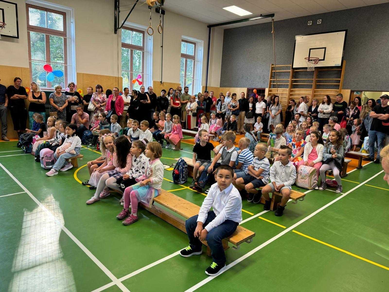 Slavnostní přivítání prvních ročníků a přípravné třídy.