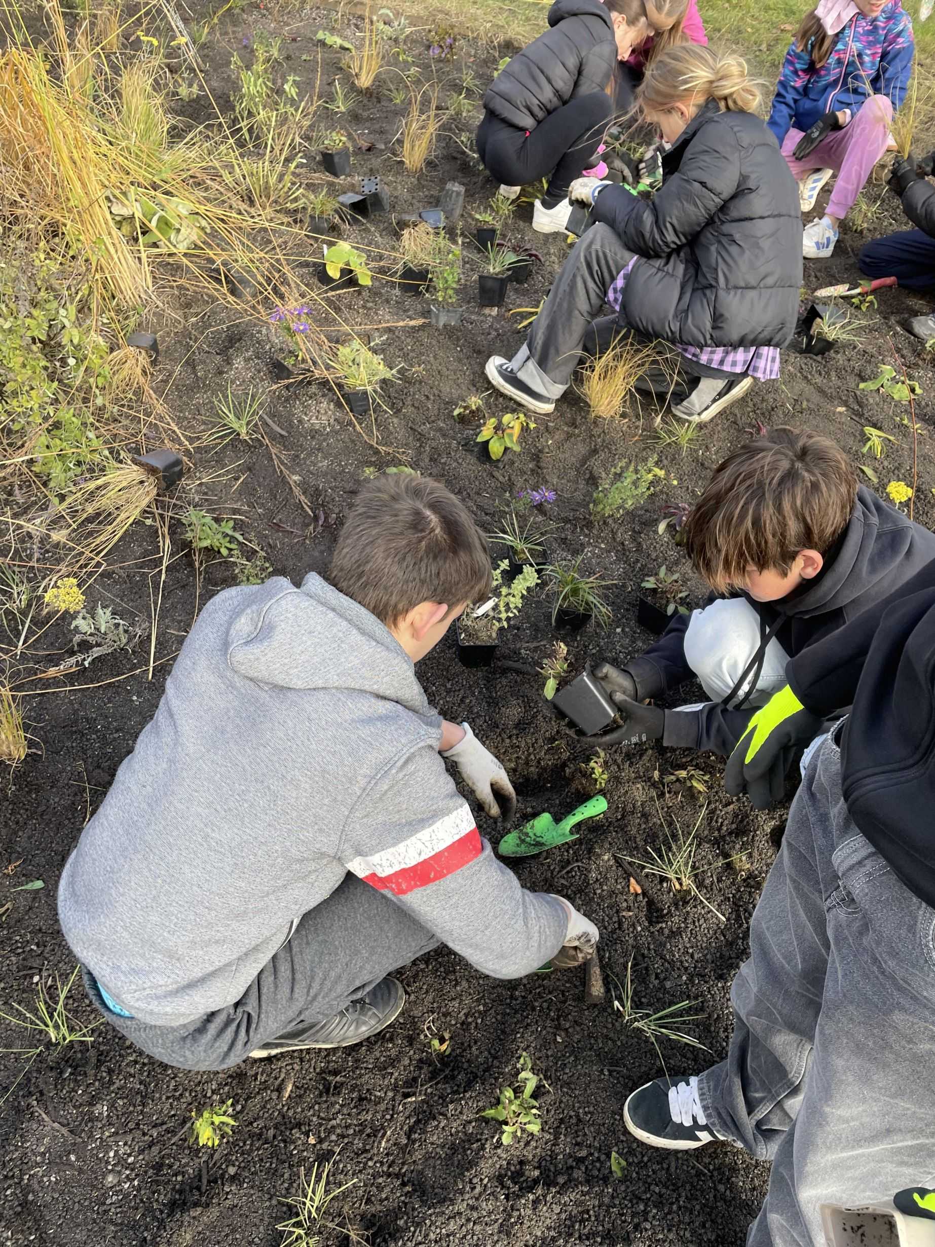 Zahradní workshop před budovou Nábřežní