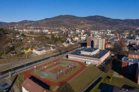 Úřední hodiny a zněna provozu venkovního hřiště na Nábřežní