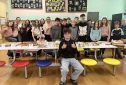 Vánoční bufet žáků 2. stupně: pomoc druhým a vánoční přání celé škole