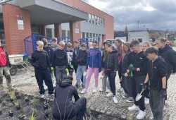 Zahradní workshop před budovou Nábřežní