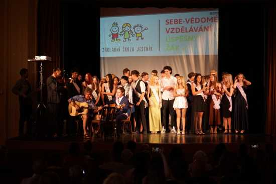 Rozloučení s vycházejícími žáky v jesenickém divadle